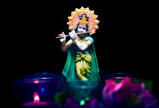 The Significance of Colors in Krishna’s Attire: Choosing the Right Shades